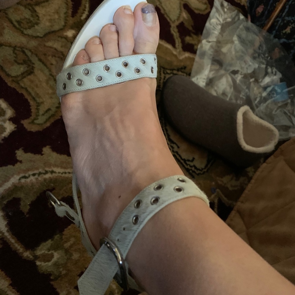 Shoe - Picture 4 of 4